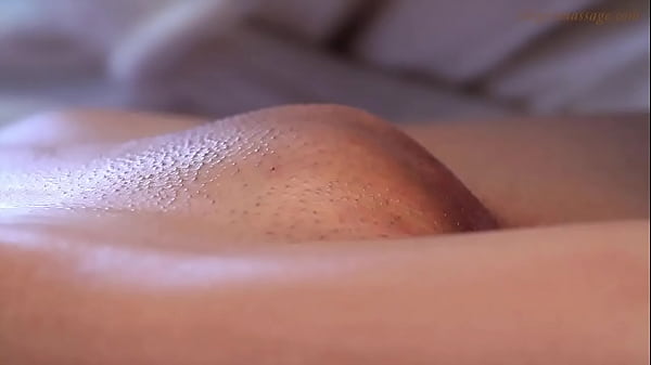 Adrien siendo travieso durante su primer masaje