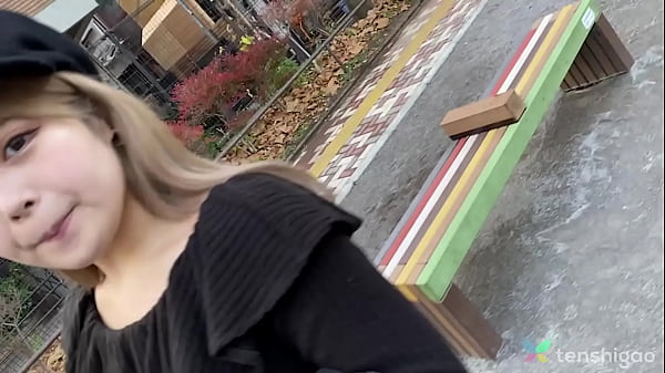 Debes ver a Keiko con tetas peque&ntilde;as y culo japon&eacute;s jugoso ser tocada y lamida en el co&ntilde;o por primera vez en la c&aacute;mara video porno