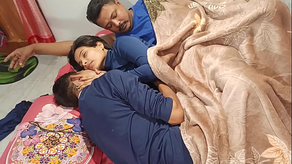 El porno rom&aacute;ntico presenta a una pareja participando en muchos juegos previos, como dedos, lamiendo el co&ntilde;o, chupando la polla, jugando con los pezones
