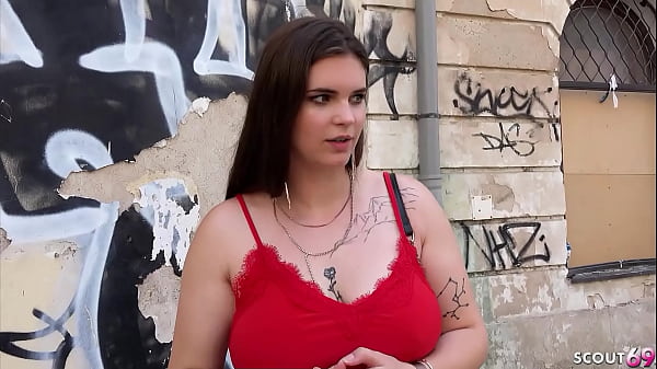 Explorador alem&aacute;n - BBW ENORMES TETAS COLEGIALA CHICA RECOGIDA Y FOLLADA EN REAL STREET CASTING