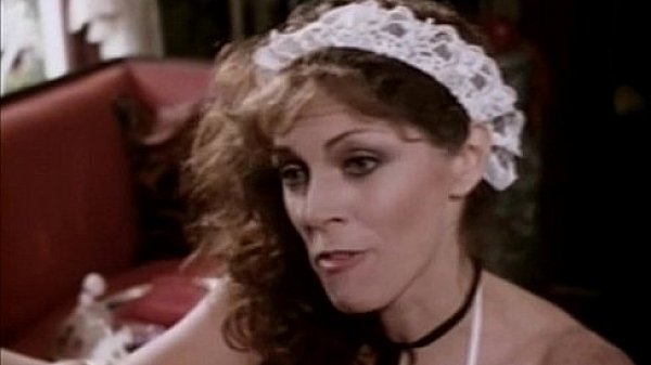 La leyenda de la estrella porno cl&aacute;sica Annette Haven dando una mamada
