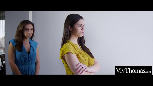 Lesbianas con grandes tetas disfrutan lamiendo unas a otras hasta el orgasmo