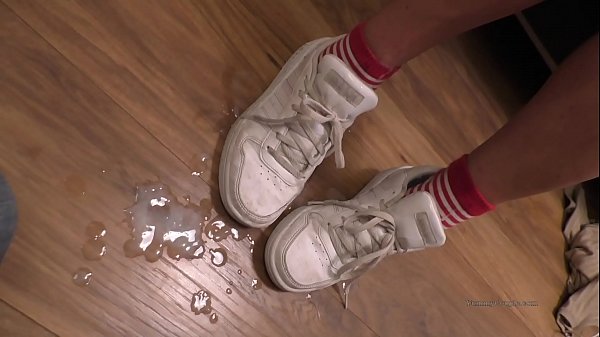 pies zapatos cubiertos de semen - cumpilation