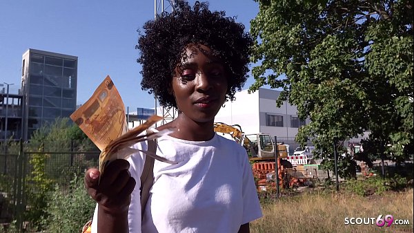 SCOUT ALEM&Aacute;N - CHICA AFRICANA FIT CON CUERPO PERFECTO HABLA PARA FOLLAR EN JUEGO PERDIDO POR DINERO
