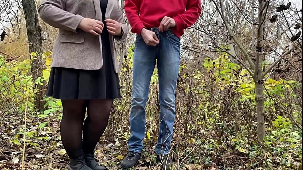 Suegra agarra a yerno fuertemente por las bolas