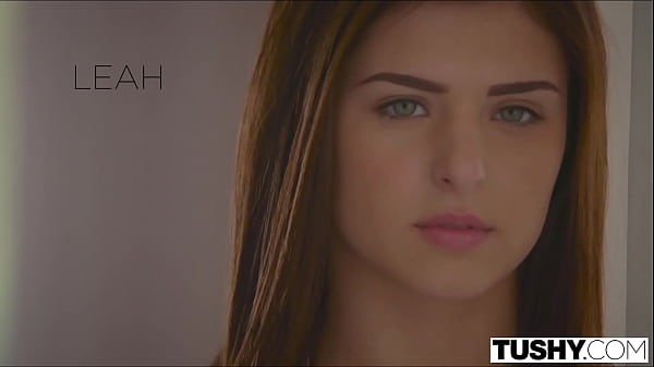 TUSHY Morenas calientes primer anal