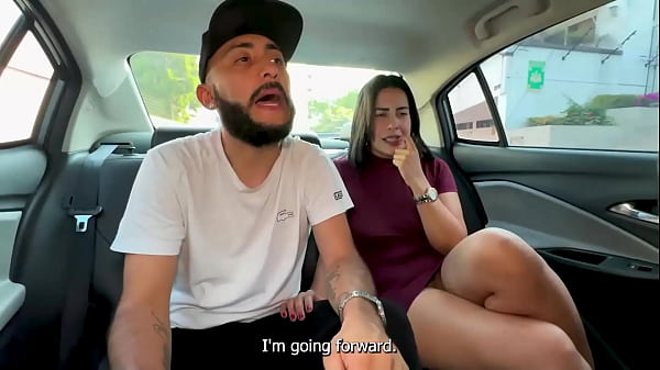 Un taxista con una polla enorme se folla a mi esposa latina, una culona, a cambio de dejarme conducir su coche. Kylei Ellish, Soldier Huge y Dani Clark.